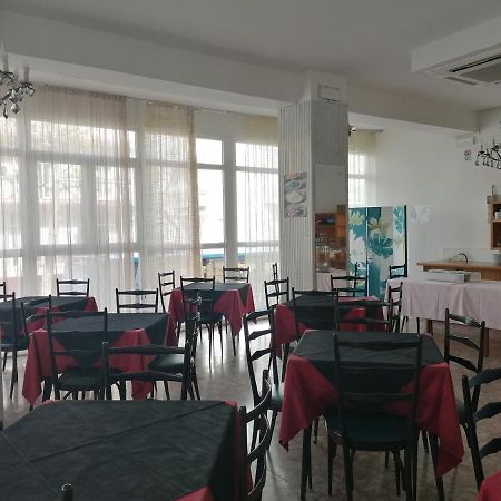 Hotel Nova Dhely Rimini Exterior foto