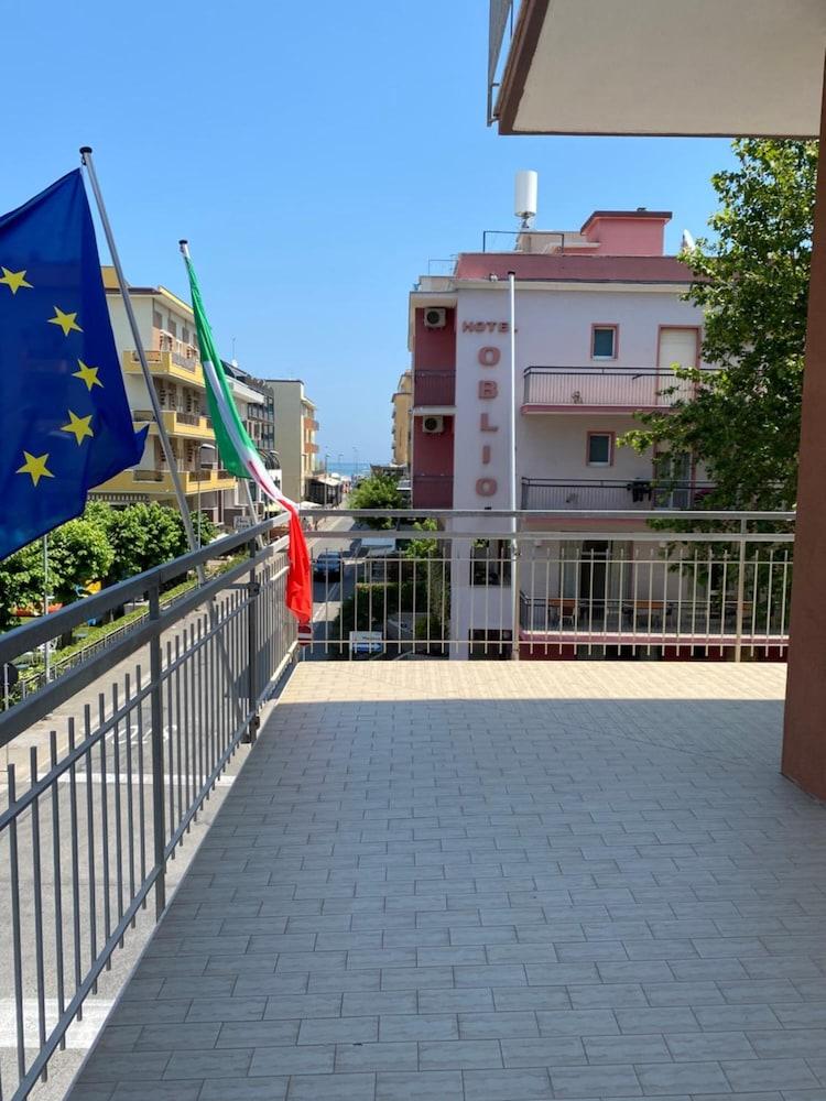 Hotel Nova Dhely Rimini Exterior foto