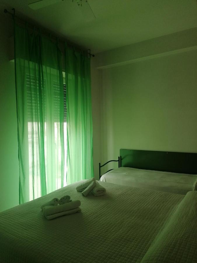 Hotel Nova Dhely Rimini Exterior foto