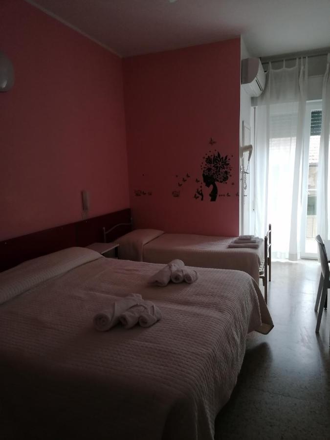 Hotel Nova Dhely Rimini Exterior foto