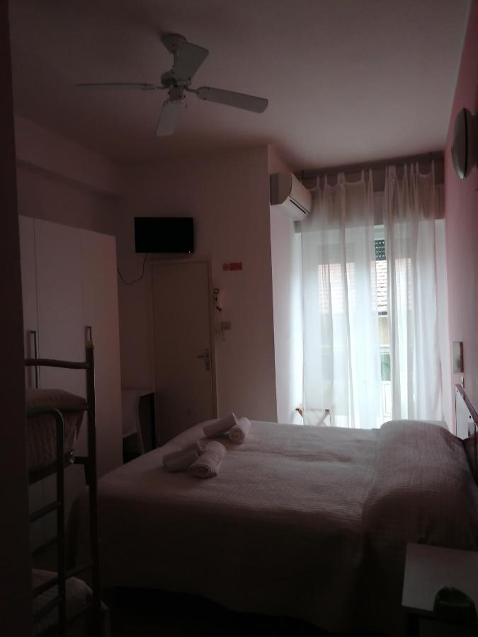 Hotel Nova Dhely Rimini Exterior foto