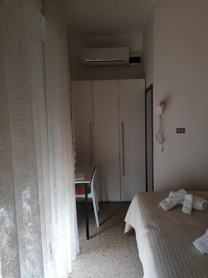 Hotel Nova Dhely Rimini Exterior foto