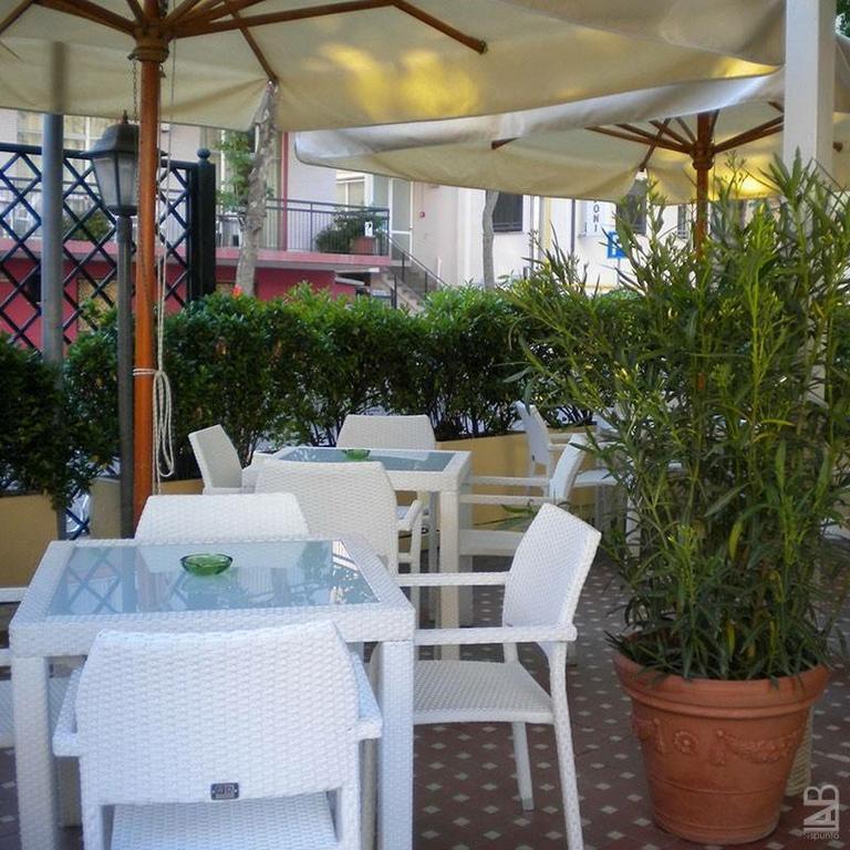 Hotel Nova Dhely Rimini Exterior foto